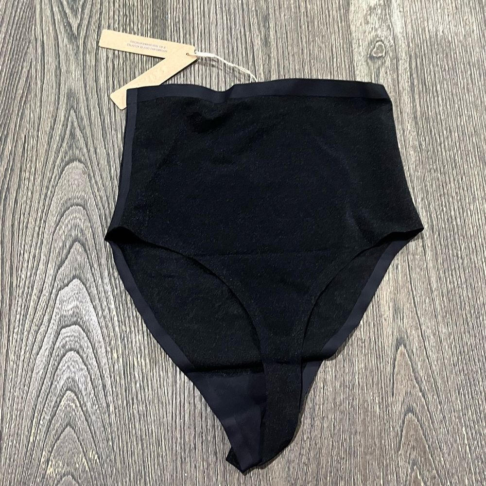 NWT Skims Shapewear Seamless Sculpt High-Waisted Thong Stretch Onyx Size Small - Picture 4 of 4